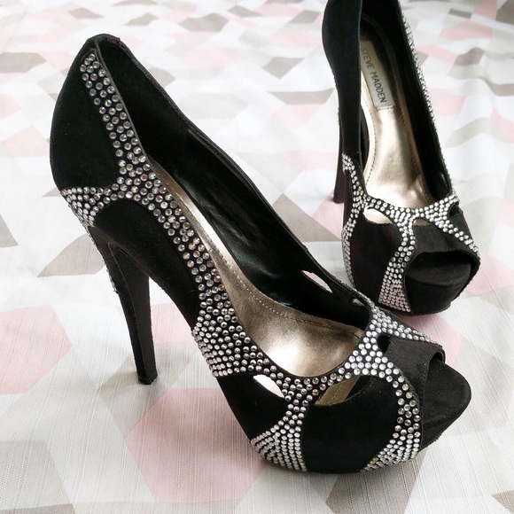 Steve Madden Shoes - SOLD STEVE MADDEN Sonelt Velvet Rhinestone Pumps
